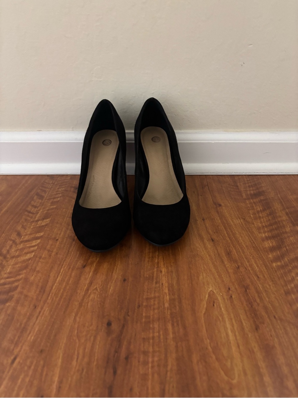 Dress Barn Black Round-Toe Heels